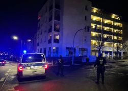 Bewaffneter Mann In Jena Winzerla 16022022 0013