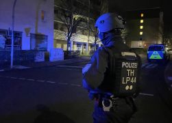 Bewaffneter Mann In Jena Winzerla 16022022 003