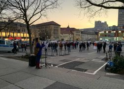 Spaziergaenger In Jena 07032022 002