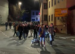 Spaziergaenger In Jena 07032022 009