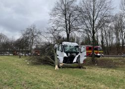 Schwerer LKW Unfall 10012022 000014
