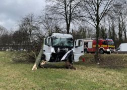 Schwerer LKW Unfall 10012022 000016