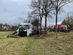 Schwerer LKW Unfall 10012022 00002