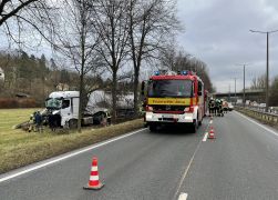 Schwerer LKW Unfall 10012022 000020