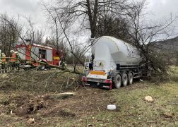 Schwerer LKW Unfall 10012022 0007