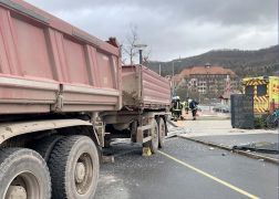 Schock In Jena Lkw Kracht In Schulhof 02022022 001