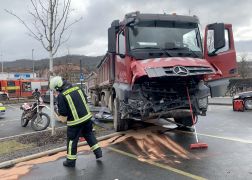 Schock In Jena Lkw Kracht In Schulhof 02022022 0011