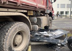 Schock In Jena Lkw Kracht In Schulhof 02022022 0016