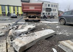 Schock In Jena Lkw Kracht In Schulhof 02022022 0020