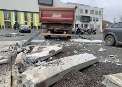 Schock In Jena Lkw Kracht In Schulhof 02022022 0025