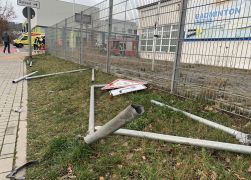 Schock In Jena Lkw Kracht In Schulhof 02022022 005