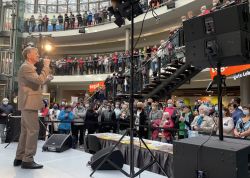 Semino Rossi Sang Mit Seinen Fans In Jena JN 003