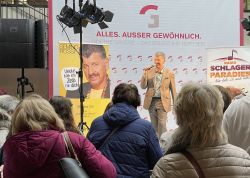 Semino Rossi Sang Mit Seinen Fans In Jena JN 004