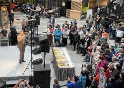 Semino Rossi Sang Mit Seinen Fans In Jena JN 005