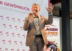 Semino Rossi Sang Mit Seinen Fans In Jena JN 006