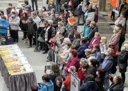 Semino Rossi Sang Mit Seinen Fans In Jena JN 007
