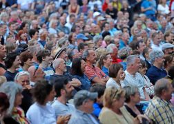 Jena Lachte Mit Katzenklo Saenger Helge Schneider 00017
