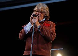 Jena Lachte Mit Katzenklo Saenger Helge Schneider 0002