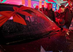 37 Jaehrige Gewinnt Auto Bei Tombola In Jena 02