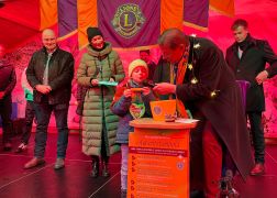 37 Jaehrige Gewinnt Auto Bei Tombola In Jena 09