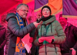37 Jaehrige Gewinnt Auto Bei Tombola In Jena 10