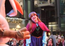 Eiskoenigin Zu Besuch In Jena 01