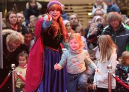 Eiskoenigin Zu Besuch In Jena 07