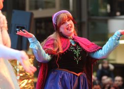 Eiskoenigin Zu Besuch In Jena 15