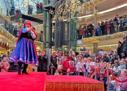 Eiskoenigin Zu Besuch In Jena 21