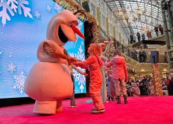 Eiskoenigin Zu Besuch In Jena 25