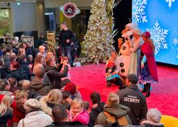 Eiskoenigin Zu Besuch In Jena 27
