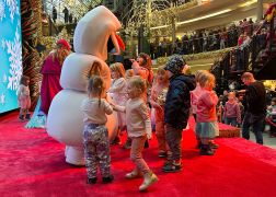 Eiskoenigin Zu Besuch In Jena 29