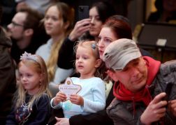 Eiskoenigin Zu Besuch In Jena 32