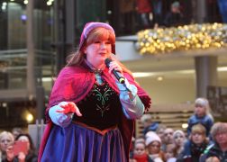 Eiskoenigin Zu Besuch In Jena 36