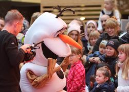 Eiskoenigin Zu Besuch In Jena 41