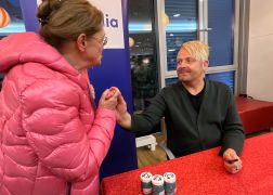 TV Star Ross Antony Mit Weihnachts Backbuch In Jena 01