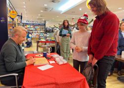 TV Star Ross Antony Mit Weihnachts Backbuch In Jena 03