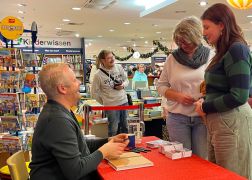 TV Star Ross Antony Mit Weihnachts Backbuch In Jena 05