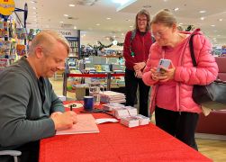 TV Star Ross Antony Mit Weihnachts Backbuch In Jena 08