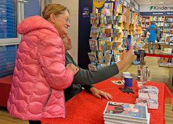 TV Star Ross Antony Mit Weihnachts Backbuch In Jena 11