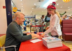 TV Star Ross Antony Mit Weihnachts Backbuch In Jena 12