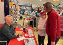 TV Star Ross Antony Mit Weihnachts Backbuch In Jena 14
