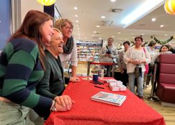 TV Star Ross Antony Mit Weihnachts Backbuch In Jena 18