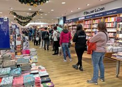 TV Star Ross Antony Mit Weihnachts Backbuch In Jena 21