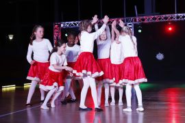 Taenzerische Weihnachtsrevue Begeisterte In Jena 00