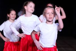 Taenzerische Weihnachtsrevue Begeisterte In Jena 02
