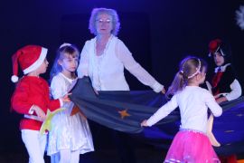 Taenzerische Weihnachtsrevue Begeisterte In Jena 24