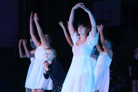 Taenzerische Weihnachtsrevue Begeisterte In Jena 26