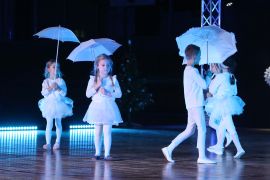 Taenzerische Weihnachtsrevue Begeisterte In Jena 28