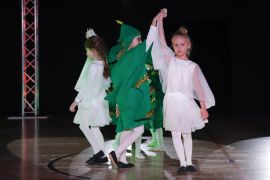 Taenzerische Weihnachtsrevue Begeisterte In Jena 40